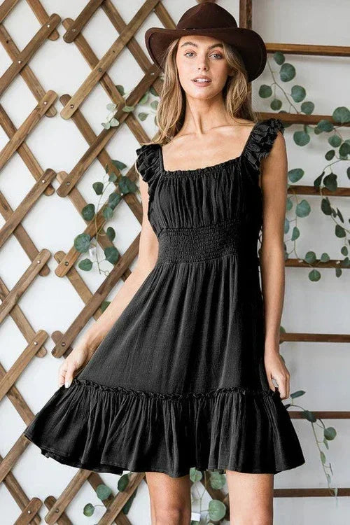 Robe sans manches à volants et taille froncée