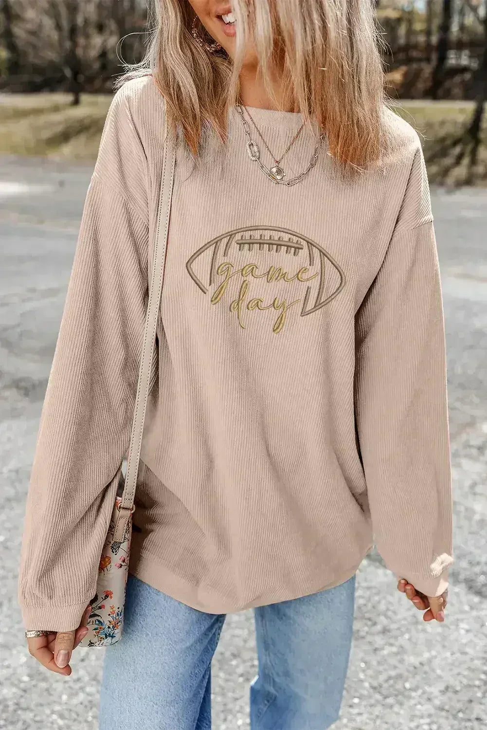 Sweat-shirt graphique de football abricot – Épaules tombantes et style jour de match | Femstylo