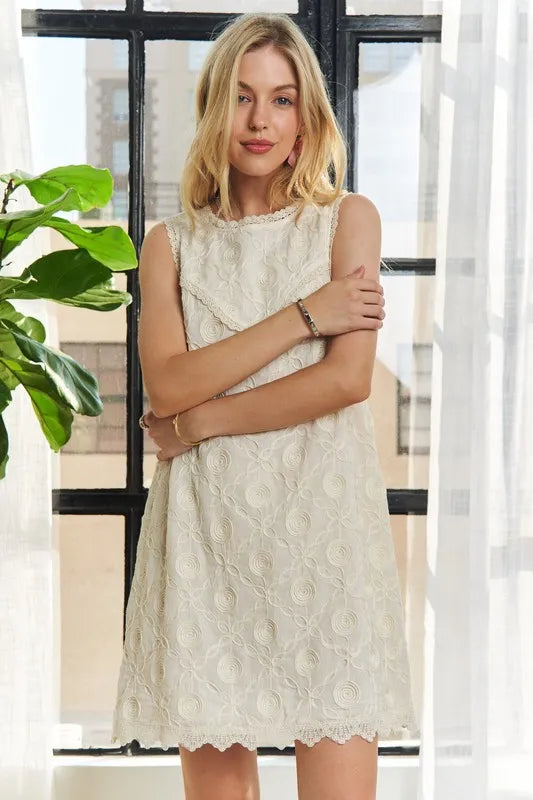 Robe trapèze sans manches à col rond avec application pour l'été – Chic, sophistiquée, tendance, flatteuse, élégante, d'une élégance intemporelle