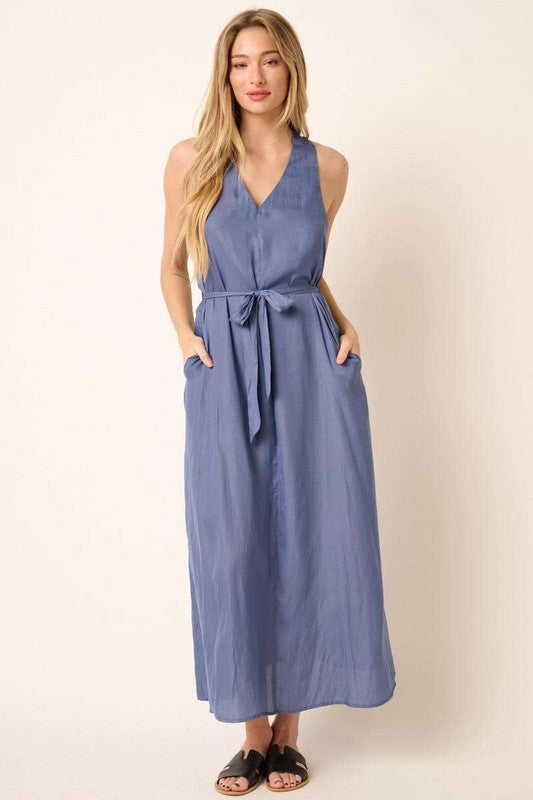 Robe longue maxi débardeur col en V ceinturée au dos croisé pour femmes – Une robe longue maxi chic, élégante et flatteuse avec un détail dos croisé unique