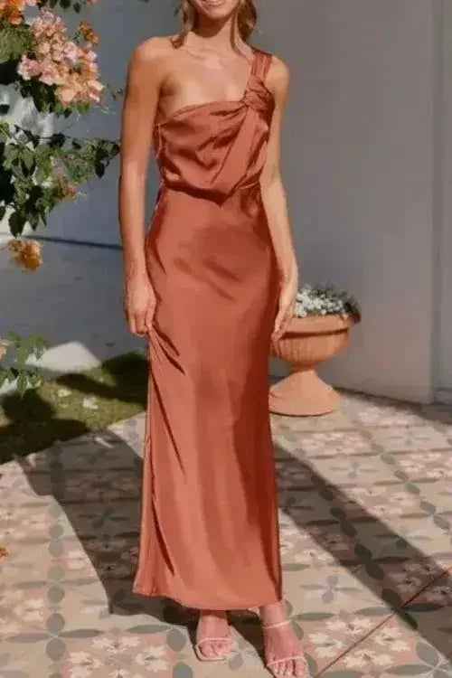 Robe longue asymétrique sans manches
