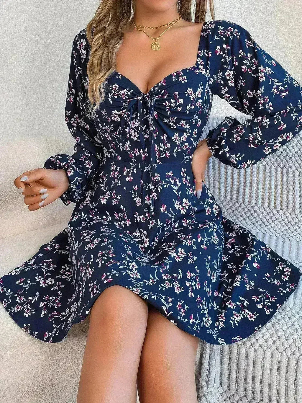Mini-robe à manches ballon et encolure cœur imprimée