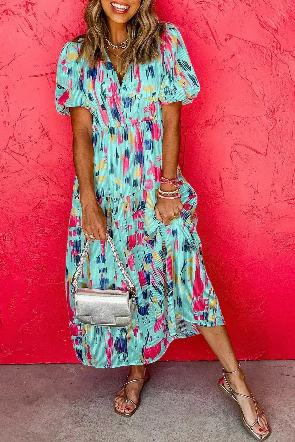 Robe longue étagée à manches courtes bouffantes imprimé abstrait bleu ciel