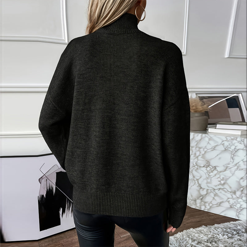 Chandail élégant pour femme, coupe asymétrique, col roulé — Haut en maille à manches longues