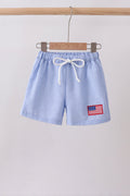 Short en vichy brodé d'un drapeau bleu