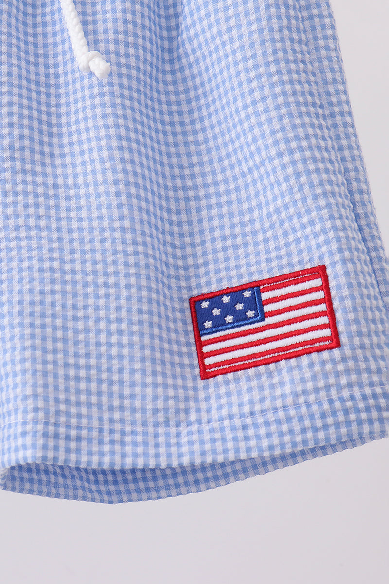 Short en vichy brodé d'un drapeau bleu