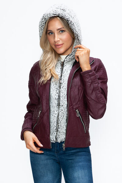 Veste double fermeture éclair superposée chaude, élégante pour femme avec capuche douillette en fausse fourrure, chic et confortable.