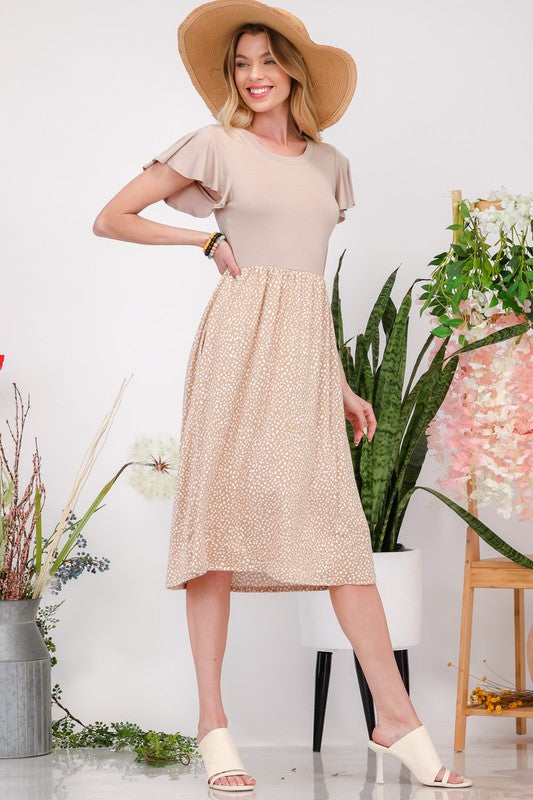 Robe d'été midi Celeste grande taille à pois, col rond et manches papillon pour femmes – Une robe ludique, féminine et élégante pour toutes les occasions