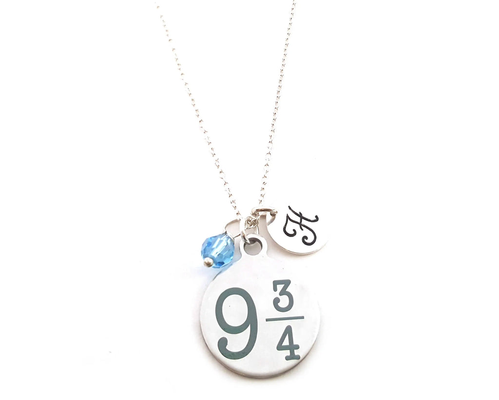 Collier 9¾ inspiré des sorciers – Personnalisé avec initiale et pierre de naissance