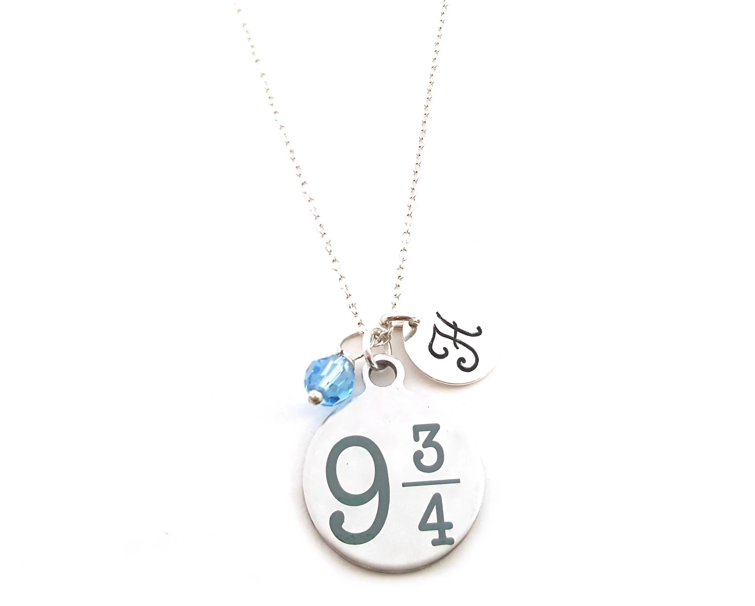 Collier 9¾ inspiré des sorciers – Personnalisé avec initiale et pierre de naissance