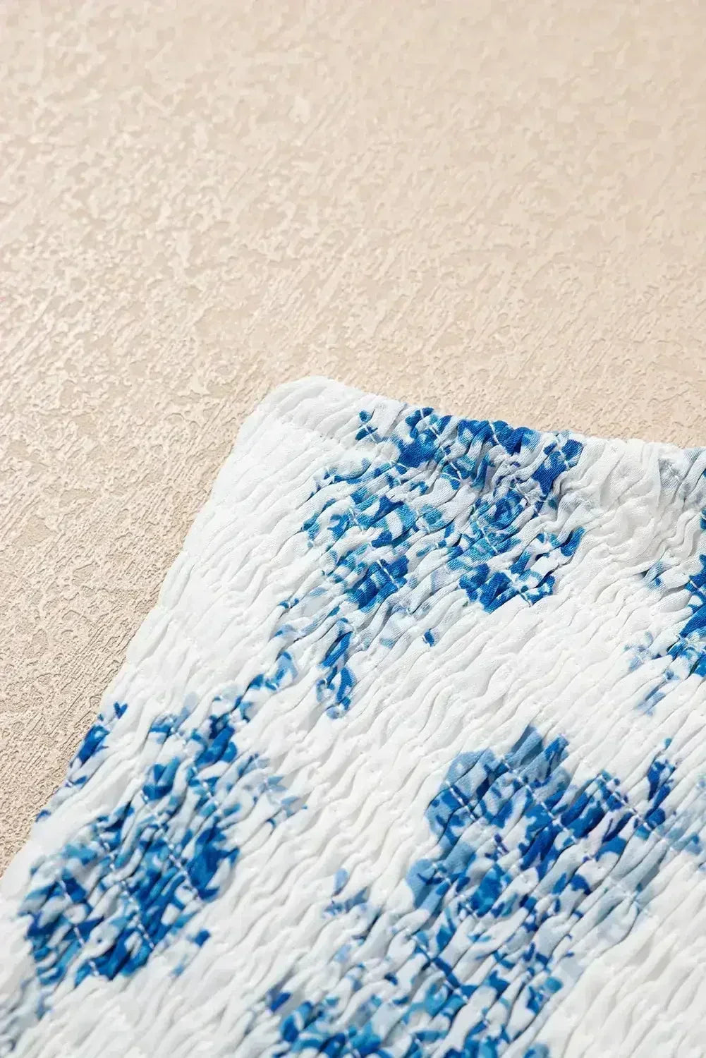 Robe midi sans manches à imprimé floral bleu ciel, smocks et épaules nouées