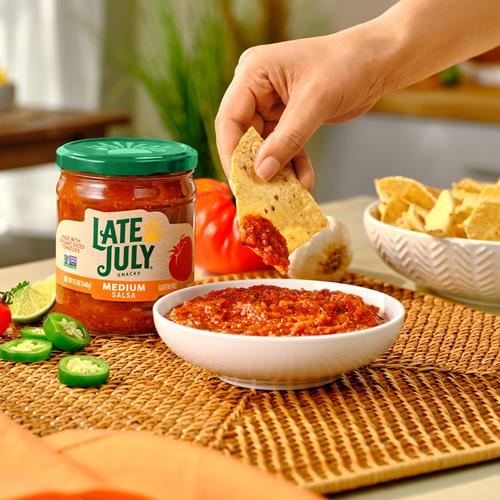 Salsa moyennement piquante Late July Snacks, pot de 439 g