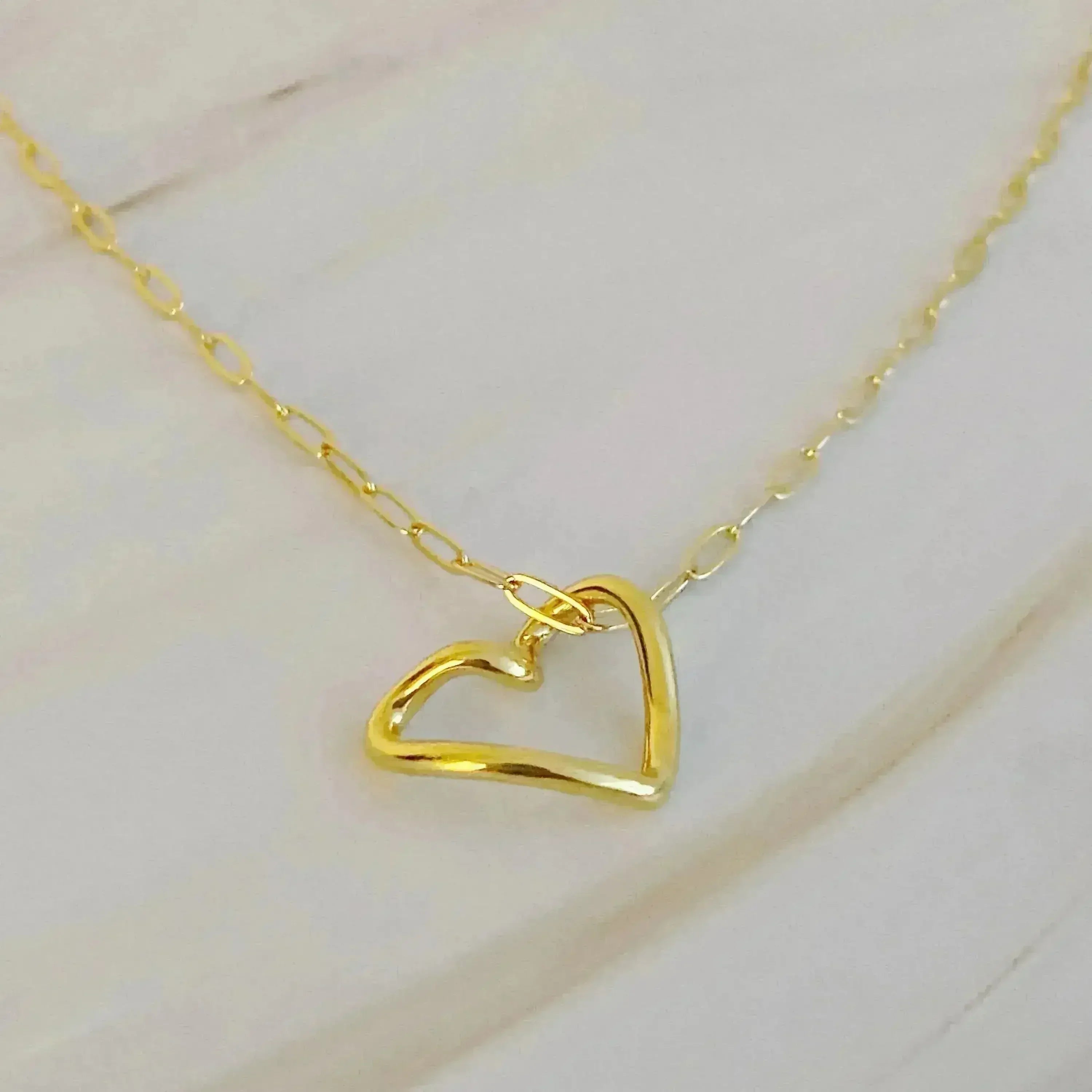 Collier cœur et chaîne – Pendentif cœur doré délicat | Femstylo