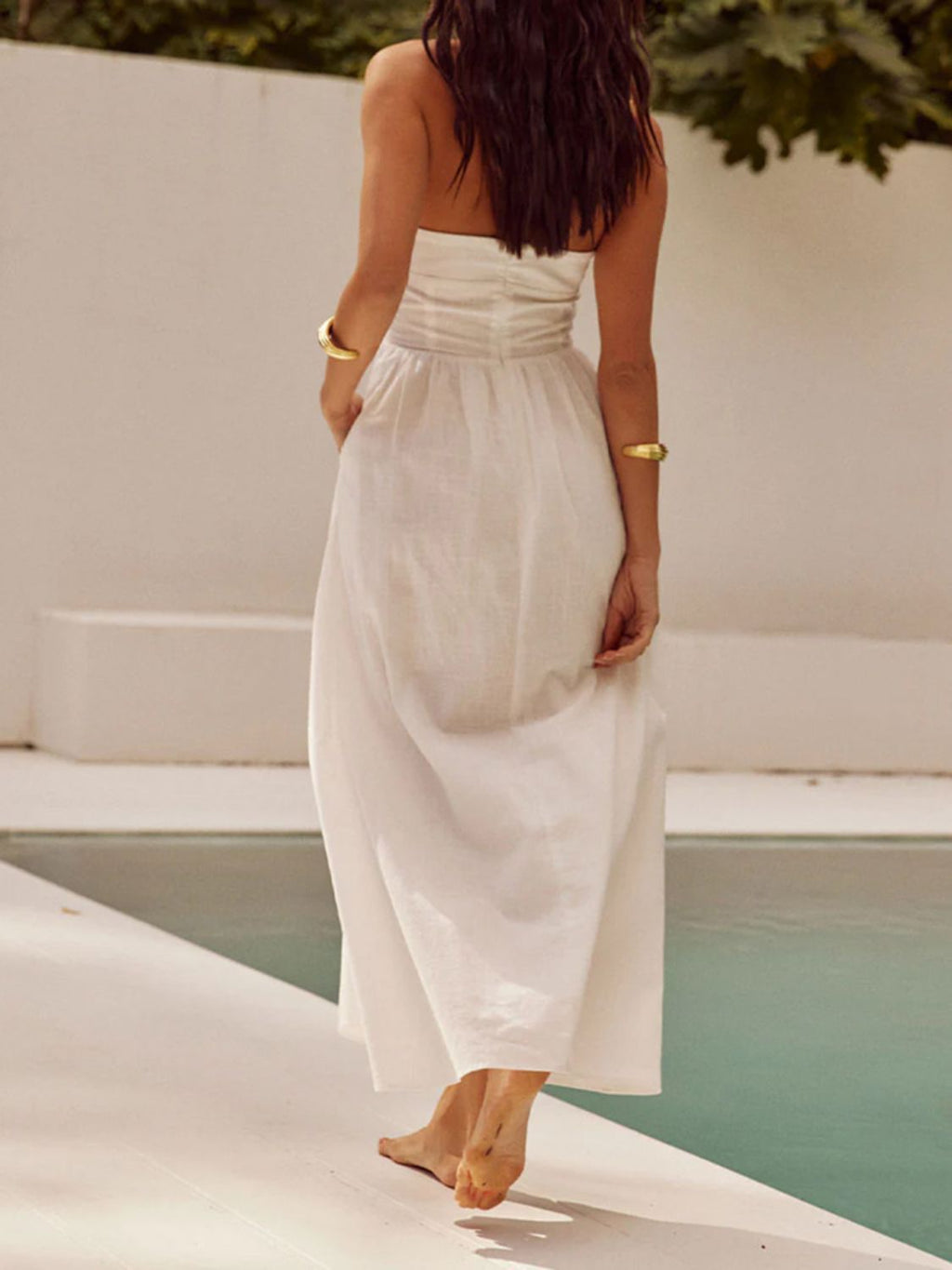 Robe midi noire ruchée à encolure dos nu – Une robe élégante et sophistiquée pour femme