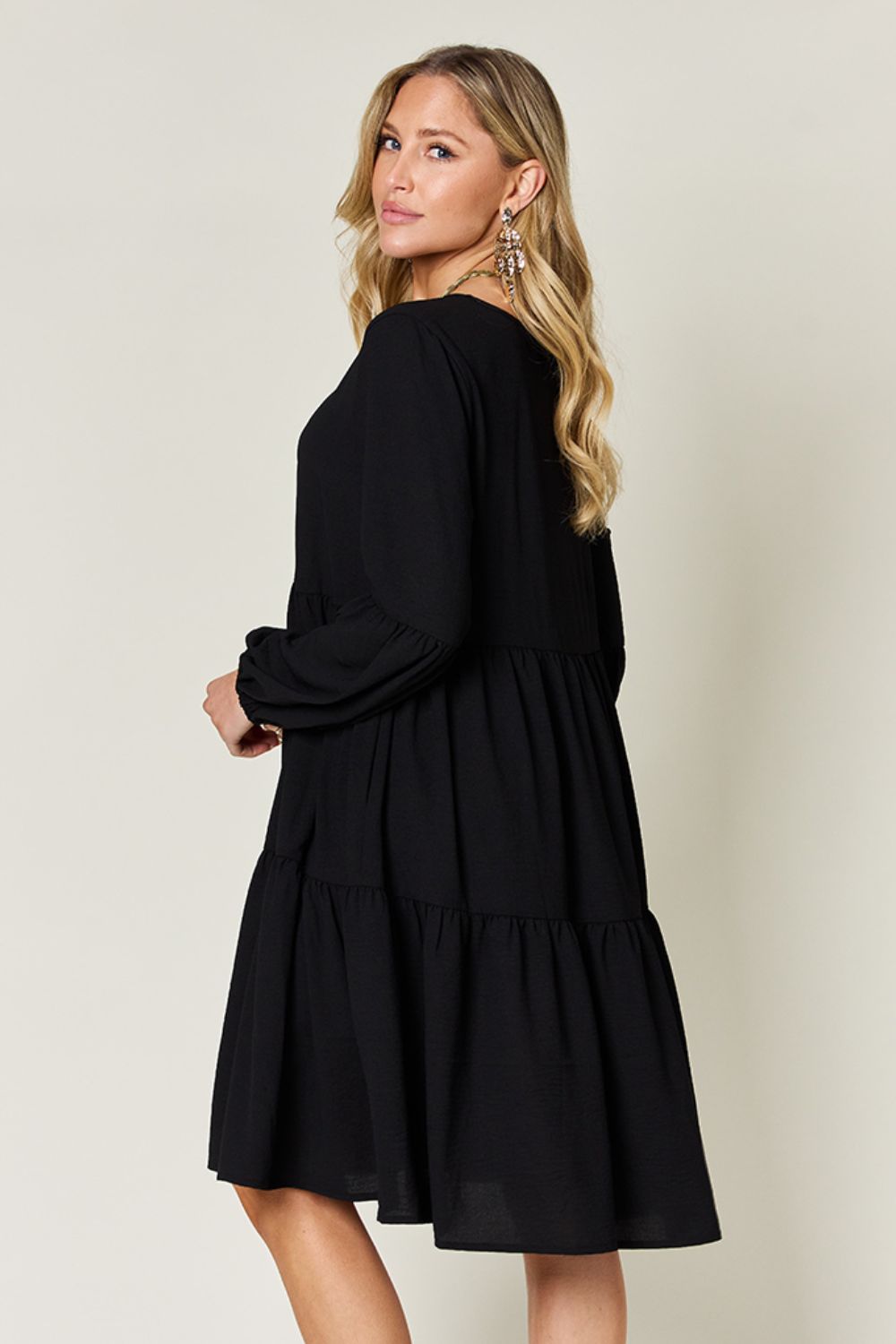 Robe décontractée élégante et confortable avec poches, encolure en V, manches, double épaisseur, superposition et superposition vert clair.