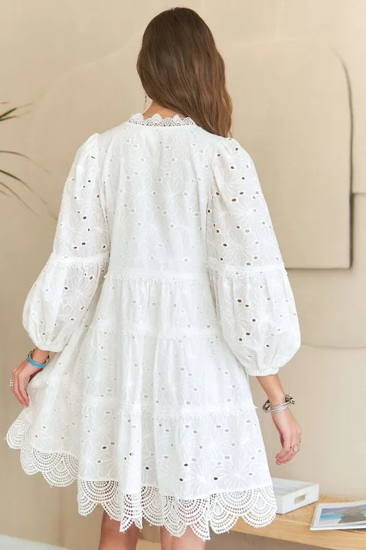 Robe babydoll à volants et détails en dentelle et œillets avec col en V pour femme – Robe bohème chic féminine, vaporeuse, dentelle et œillets élégants