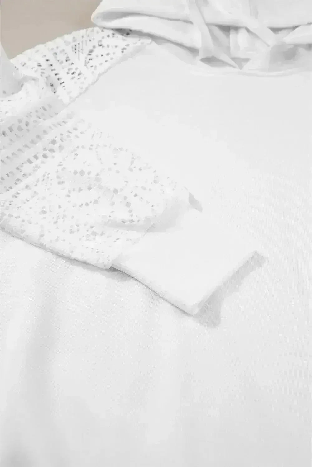 Sweat à capuche à cordon avec manches patchwork en dentelle blanche