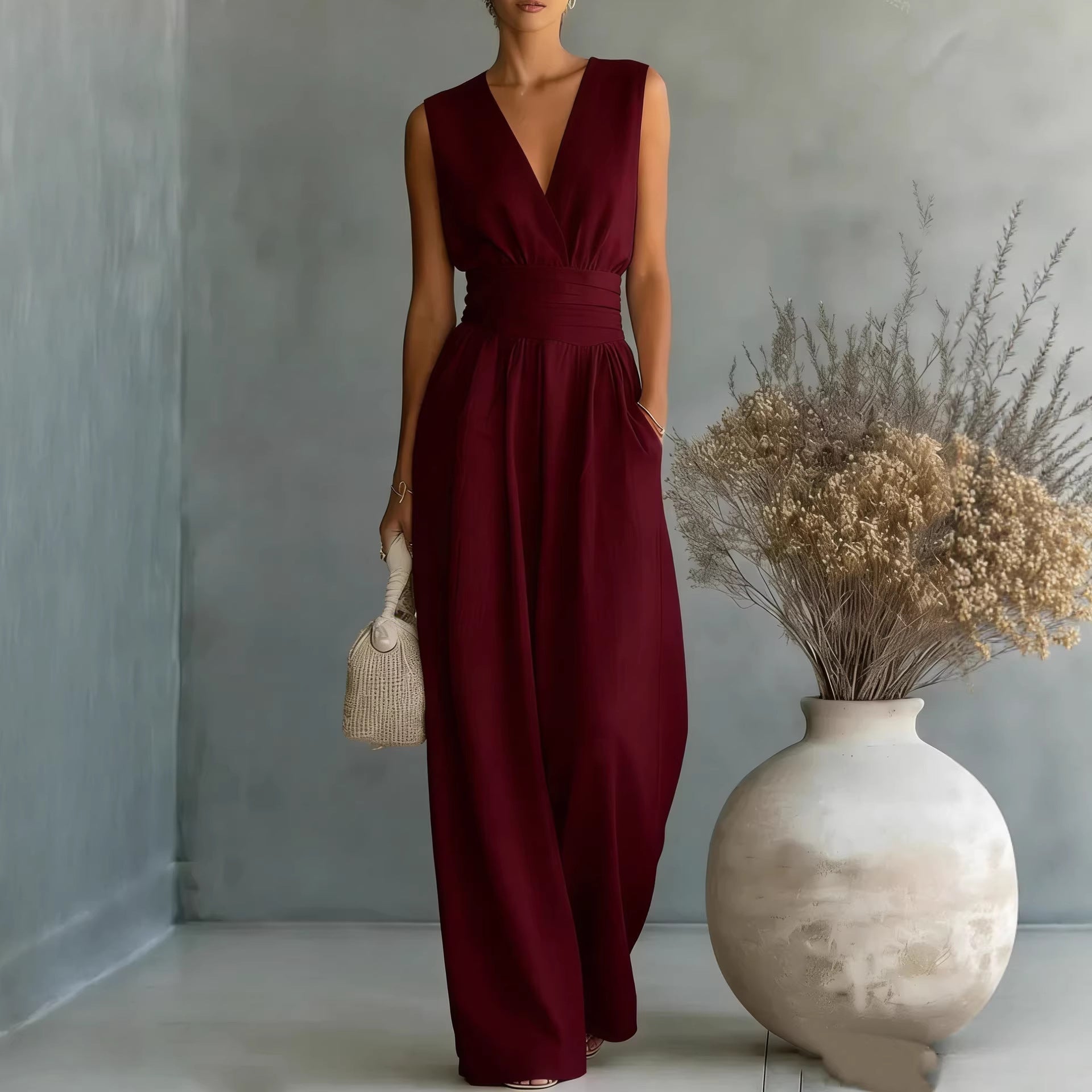 Combinaison élégante sans manches à col en V pour femme – Jambes droites, taille cintrée