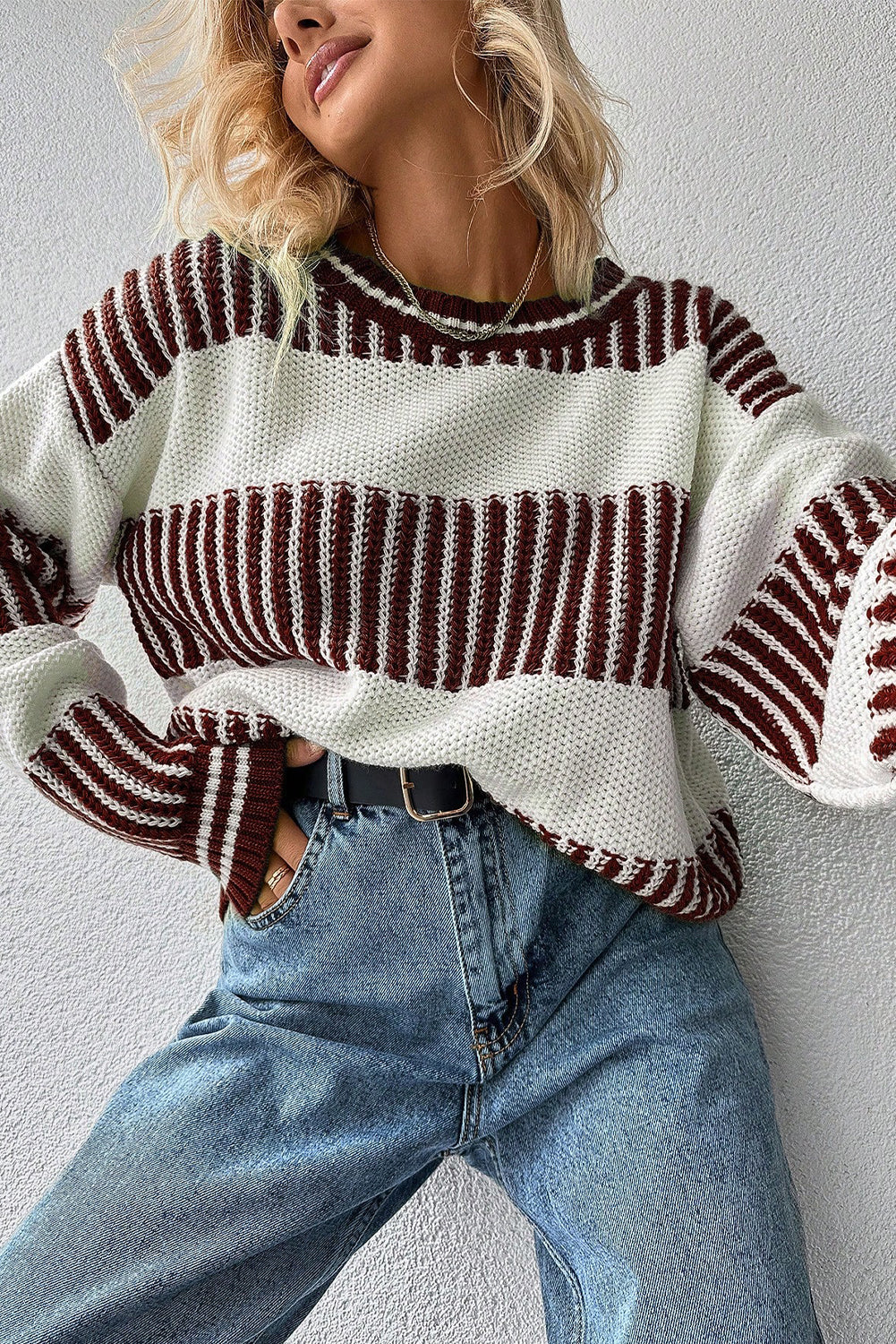 Pull deux tons marron à rayures, patchwork et épaules tombantes