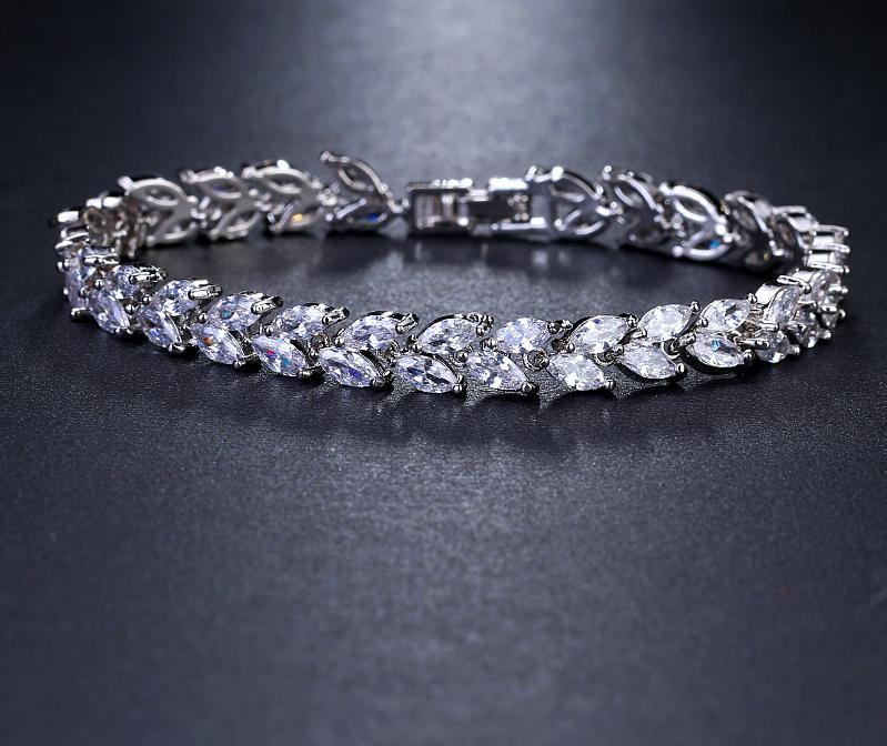 Bracelet de luxe en diamant brillant, breloque tendance, zircon cubique blanc AAA, quatre couleurs, feuille, bijoux pour femme, élégant cadeau de mariage et de fête
