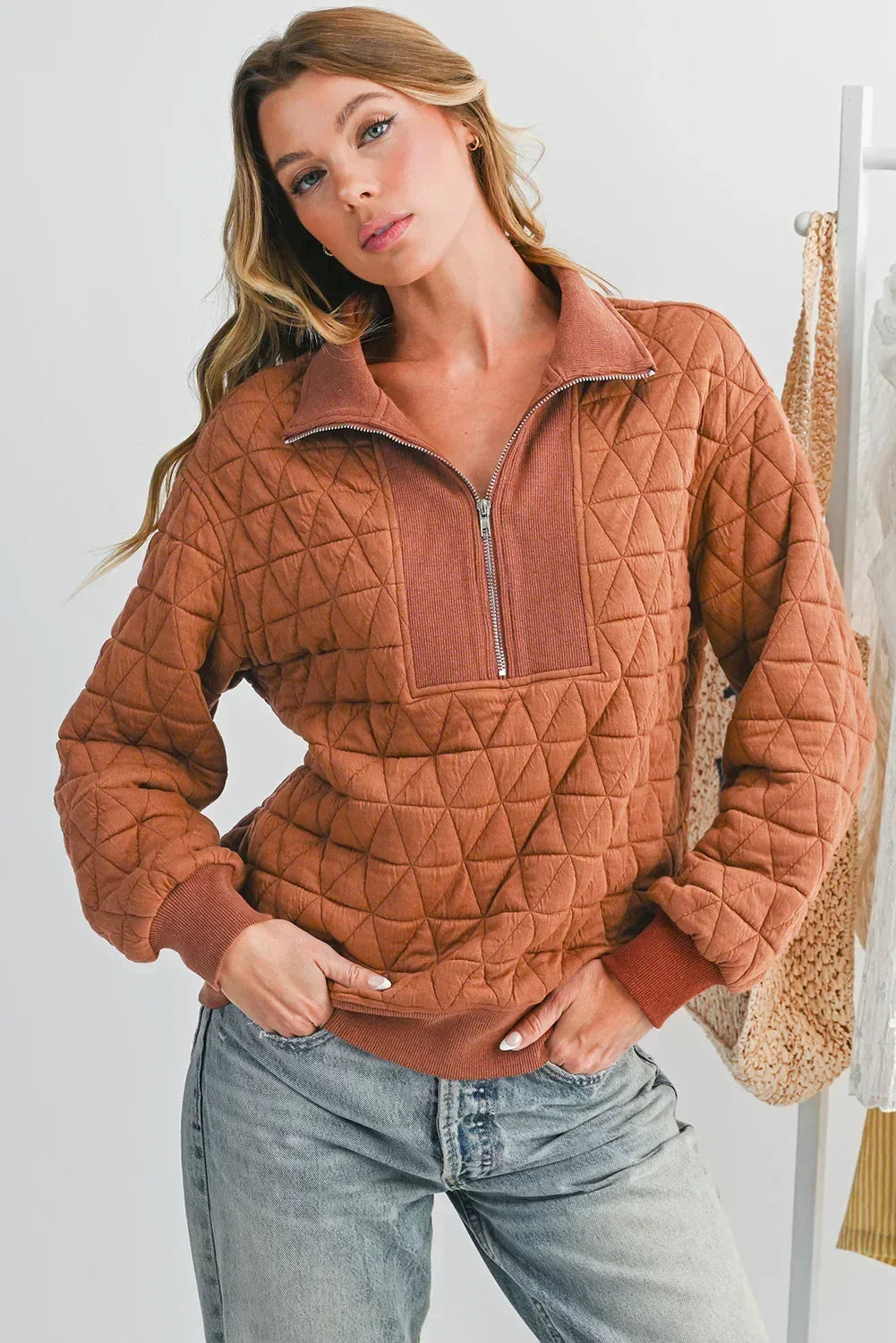 Sweat-shirt Femme à Manches Longues avec Col Zippé et Texture Marron - Femstylo