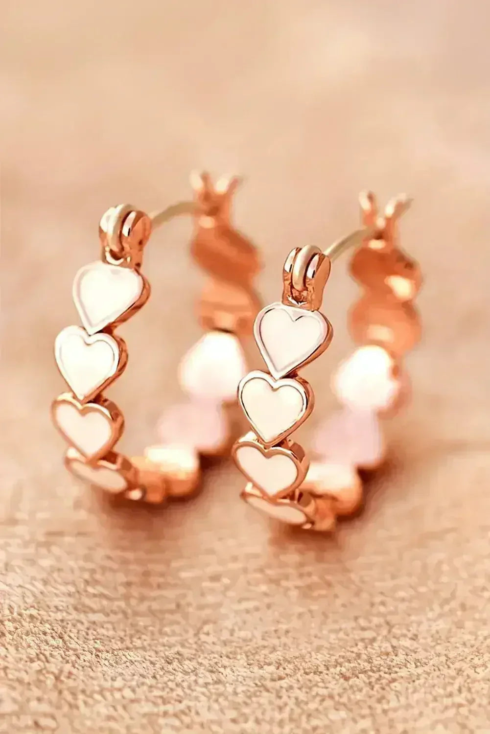 Boucles d'oreilles créoles cœur blanc - Créoles romantiques en alliage pour la Saint-Valentin - Femstylo