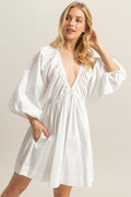 Nouvelle Mini Robe en Popeline Plongeante à Manches Ballon avec Poches Pour l'Été Audacieuse, Élégante, Sexy, Tendance et Pratique avec des Manches Ballon Spectaculaires et un Décolleté Plongeant pour un Look à la Pointe de la Mode