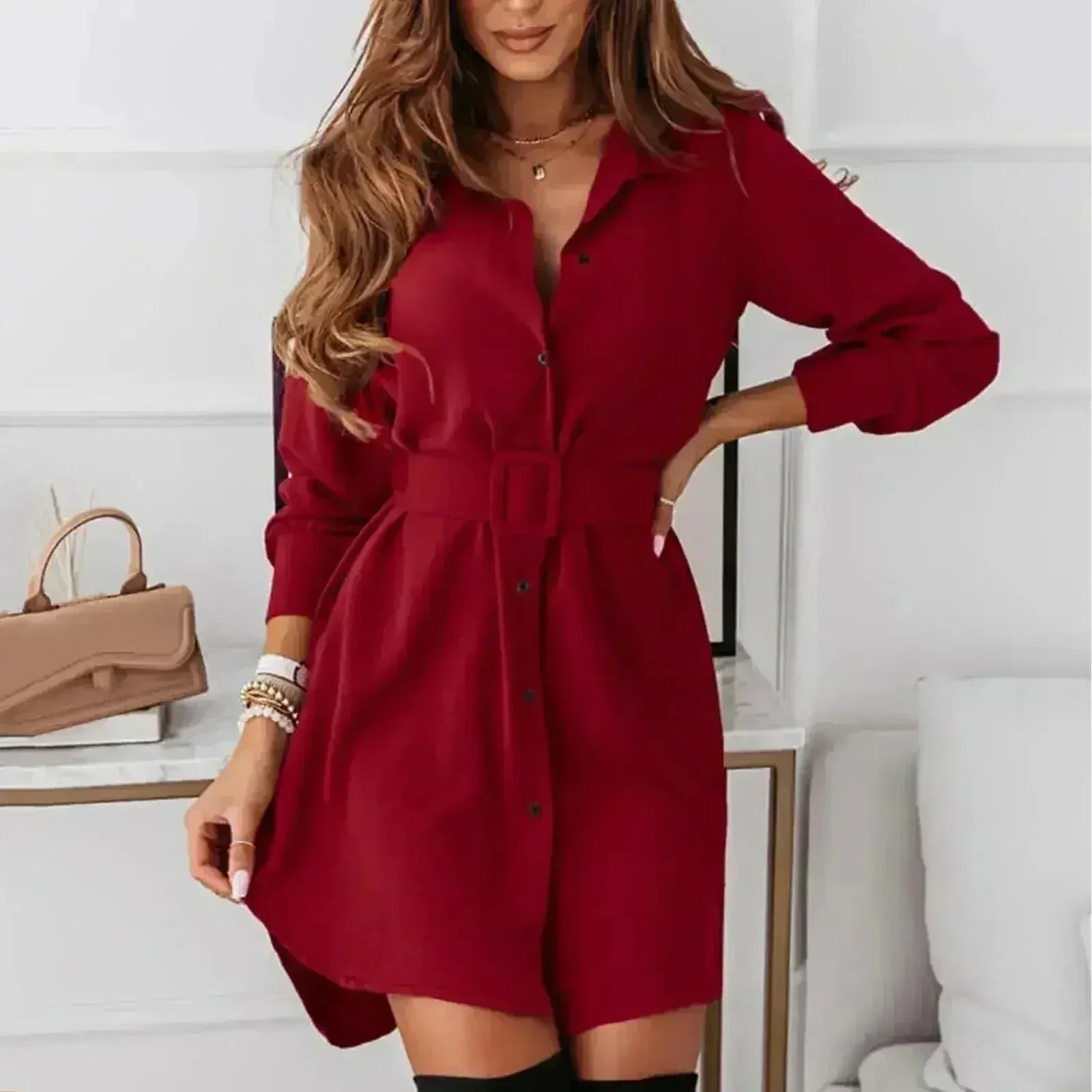 Robe chemise décontractée ajustée coupe trapèze à manches longues, longueur genou