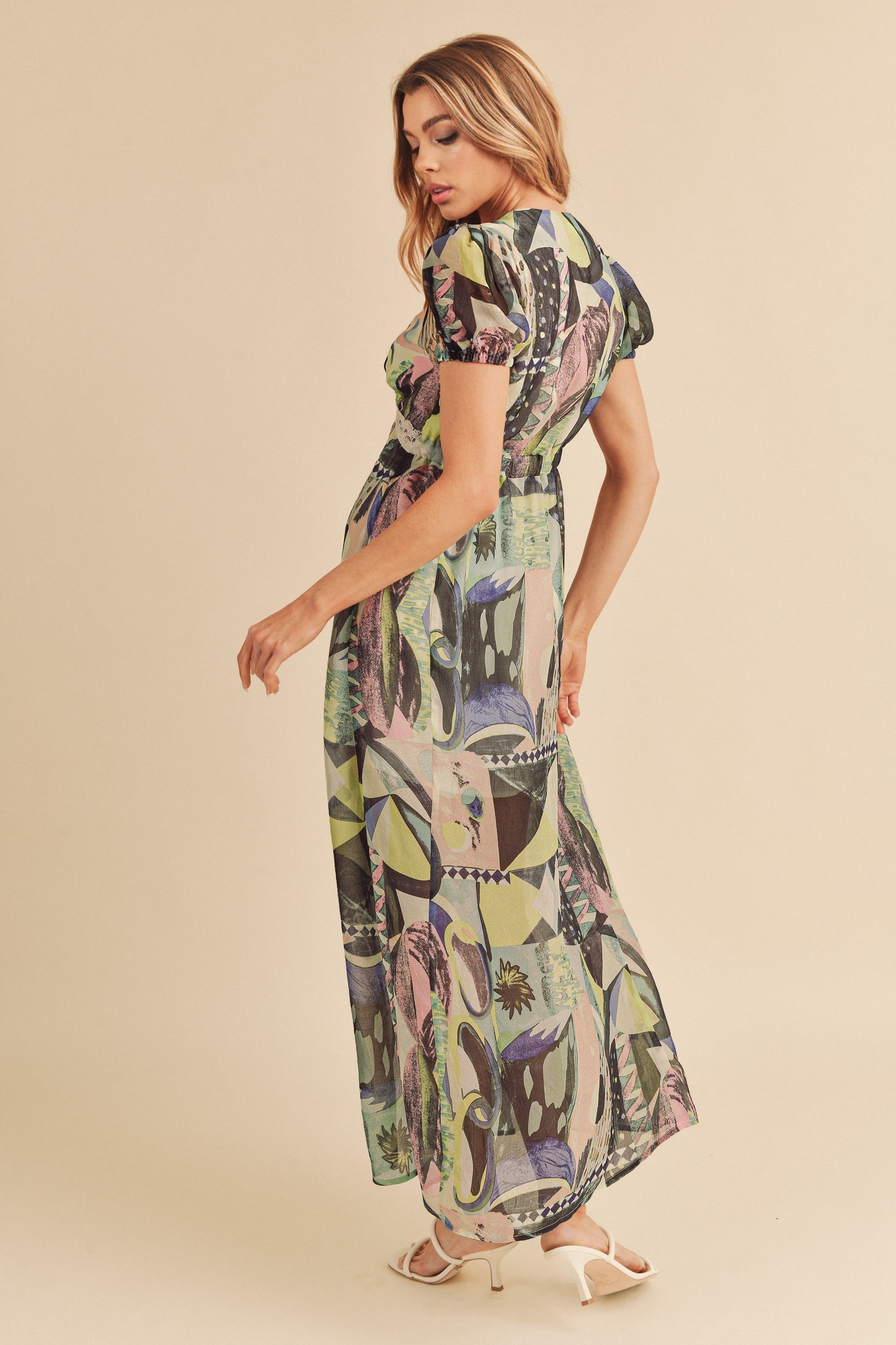 Robe longue confortable à manches courtes avec imprimé géométrique et fente, ornée de dentelle, pour femme, dentelle élégante, fente séduisante, imprimé géométrique sophistiqué pour occasions décontractées et habillées