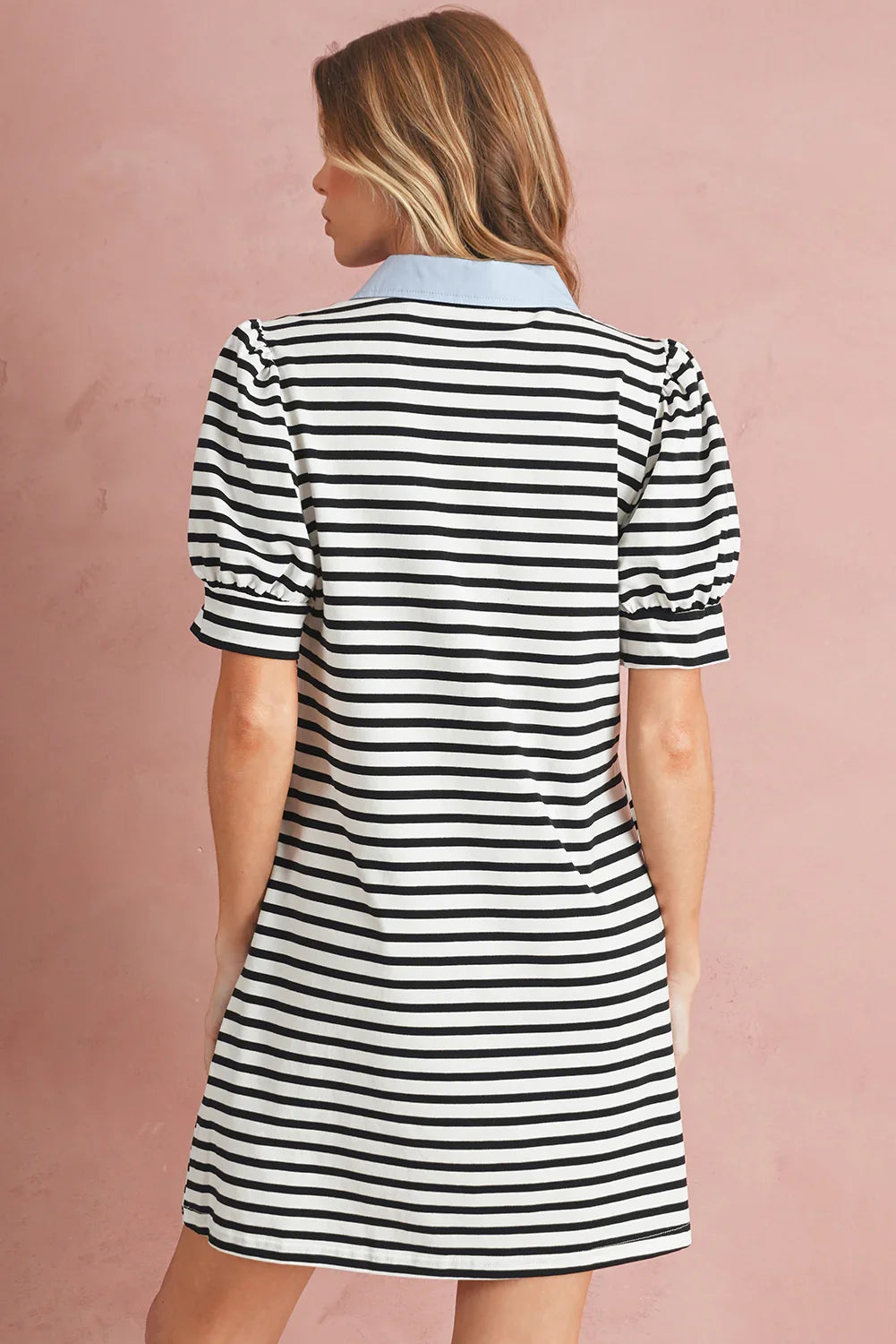 Mini-robe à manches bouffantes, col et poches, à rayures noires