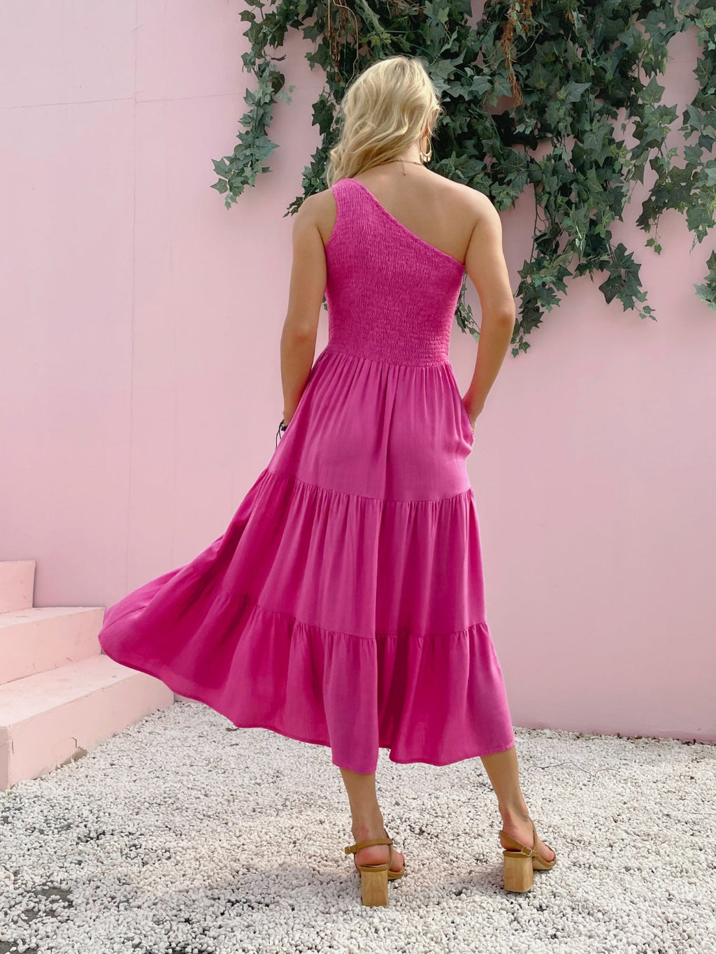 Robe Longue d'Été Sans Manches à Épaule Dénudée et Smocks Élégante et Confortable Robe Légère