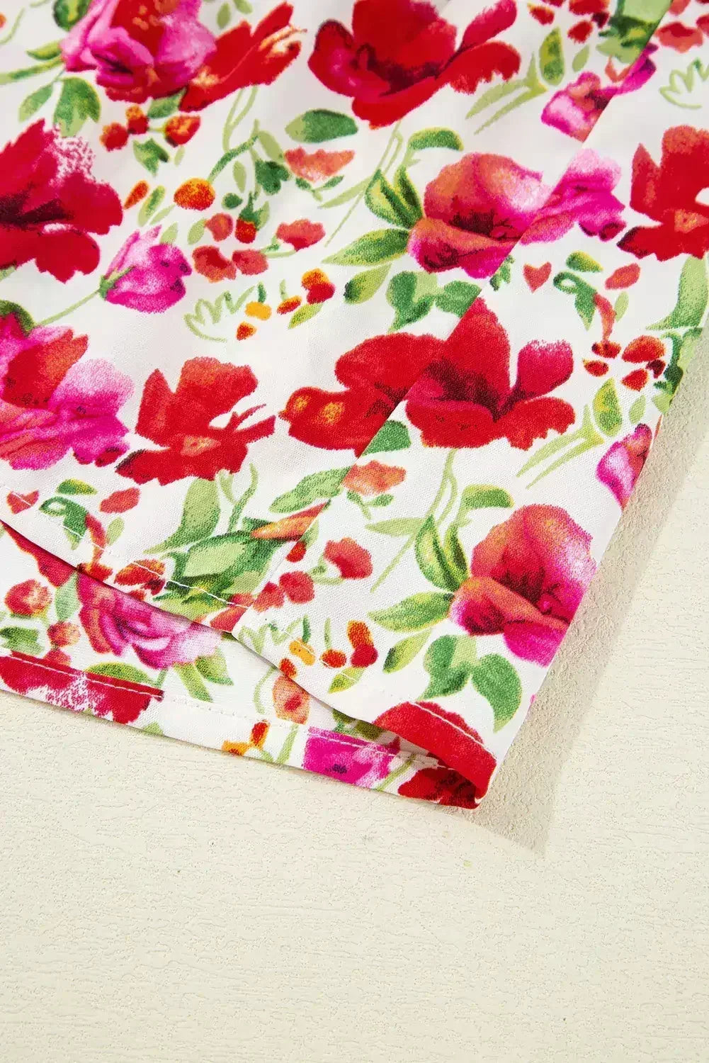 Mini-robe étagée à manches bouffantes florales rouges avec poches et broderies Ric Rac