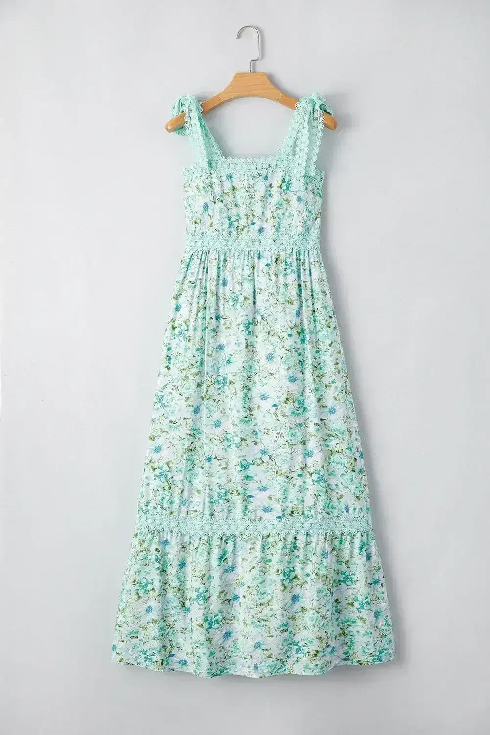 Robe longue vert floral en dentelle à fines bretelles et taille empire