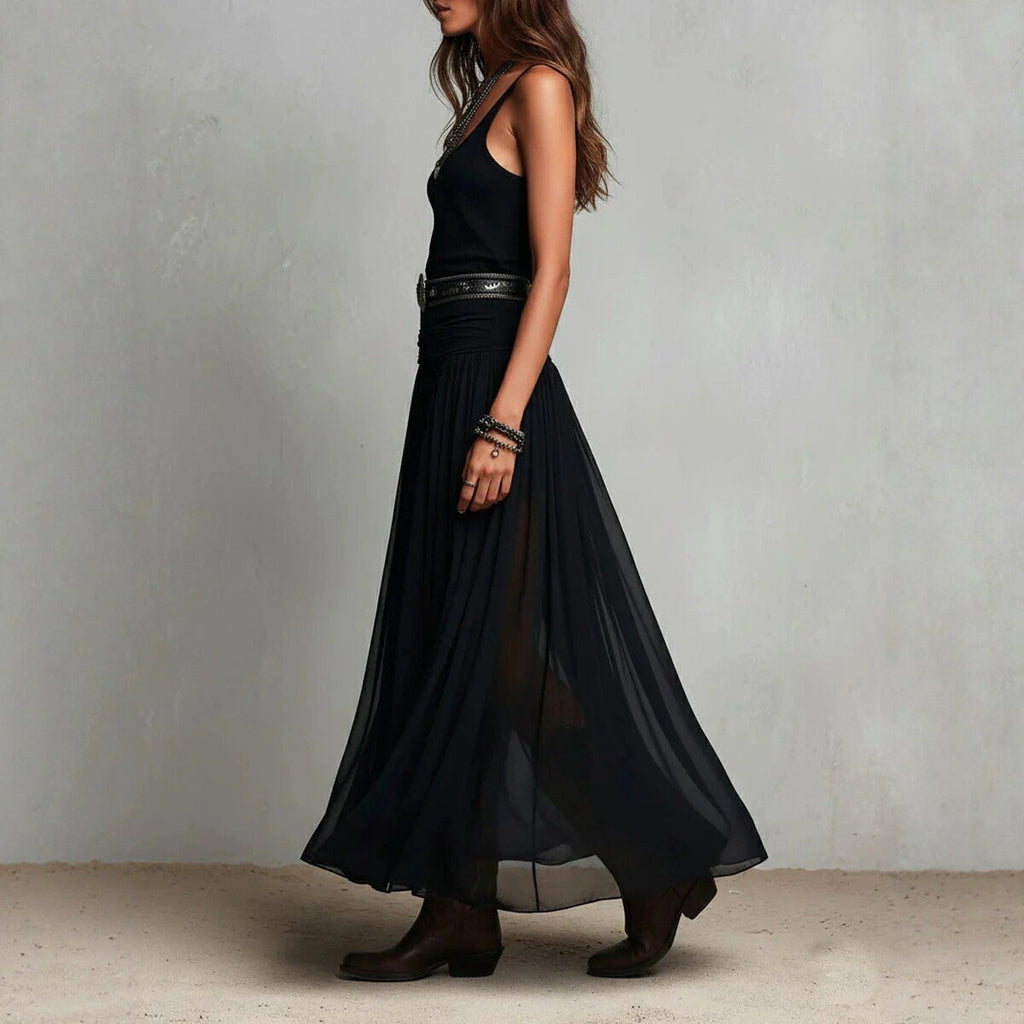 Robe longue maxi plissée en maille noire avec ceinture et col en V