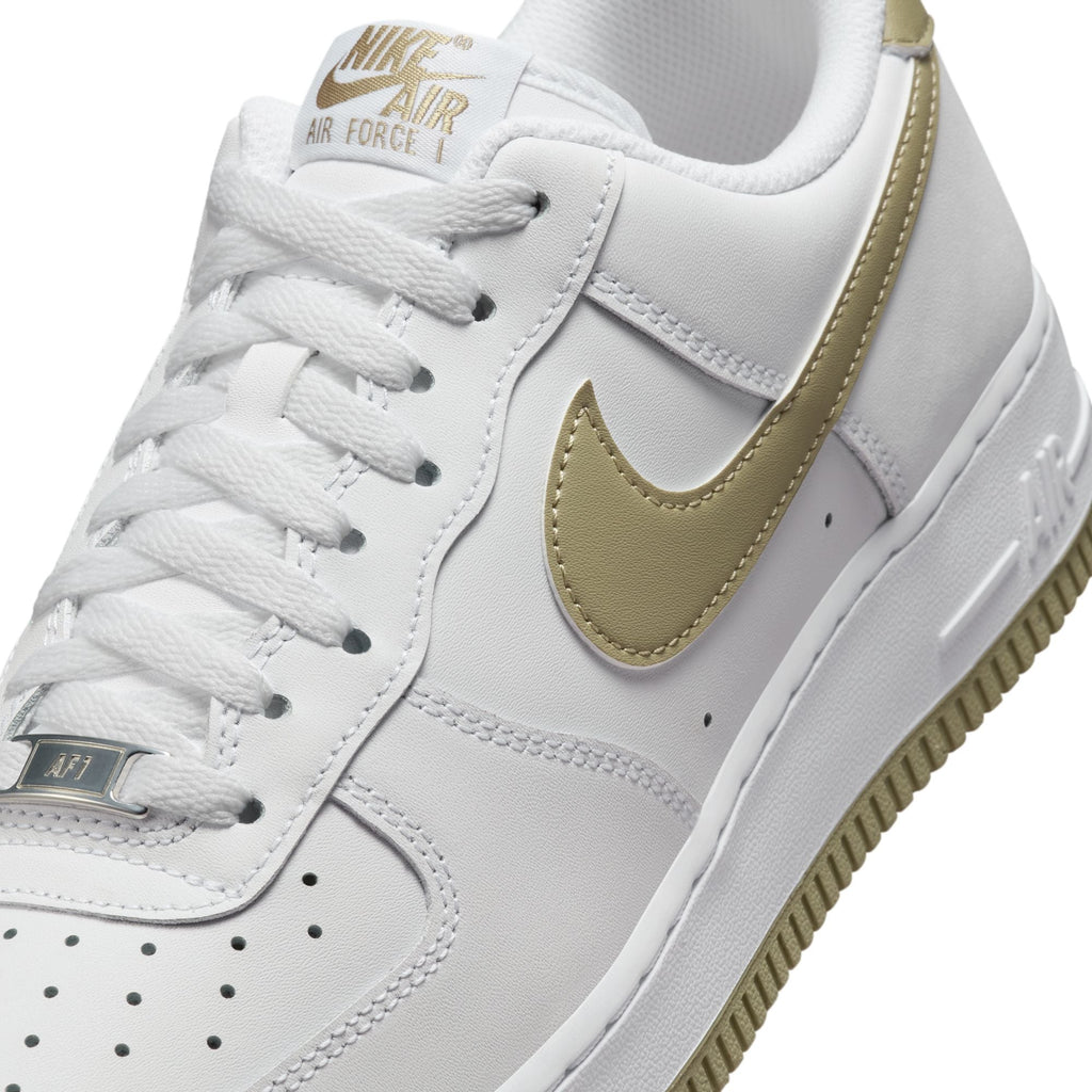 Nike Air Force 1 '07 pour Homme - Blanc/Olive neutre