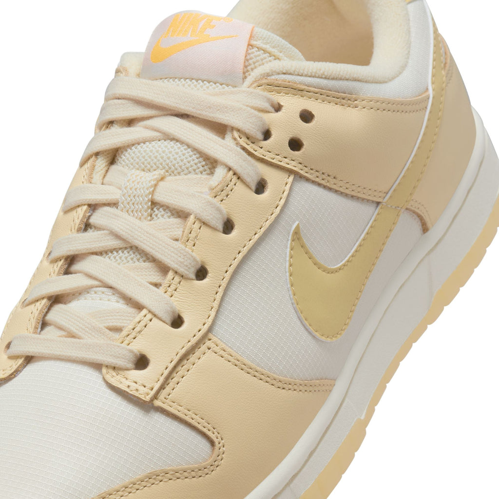 Nike Dunk Low pour femme - Muslin/Team Gold