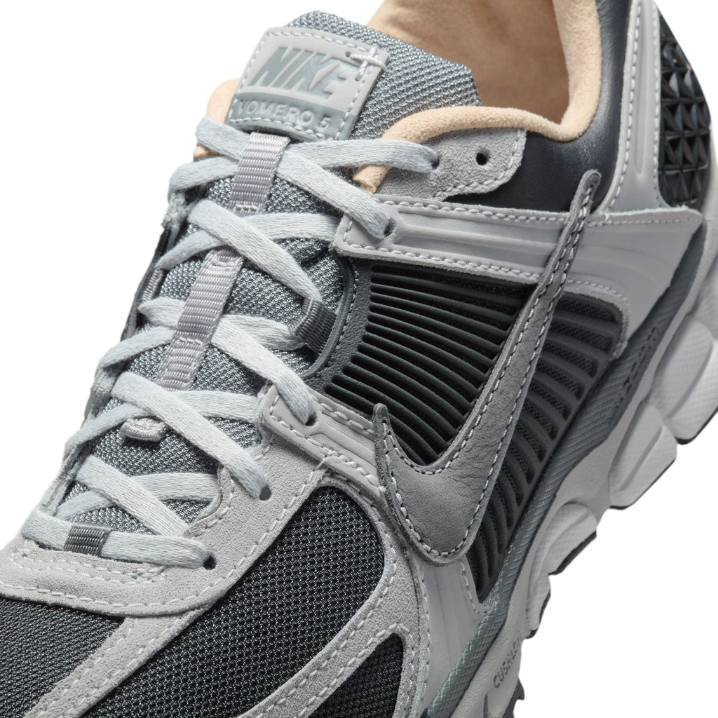 Nike Zoom Vomero 5 pour Homme - Gris Fumé