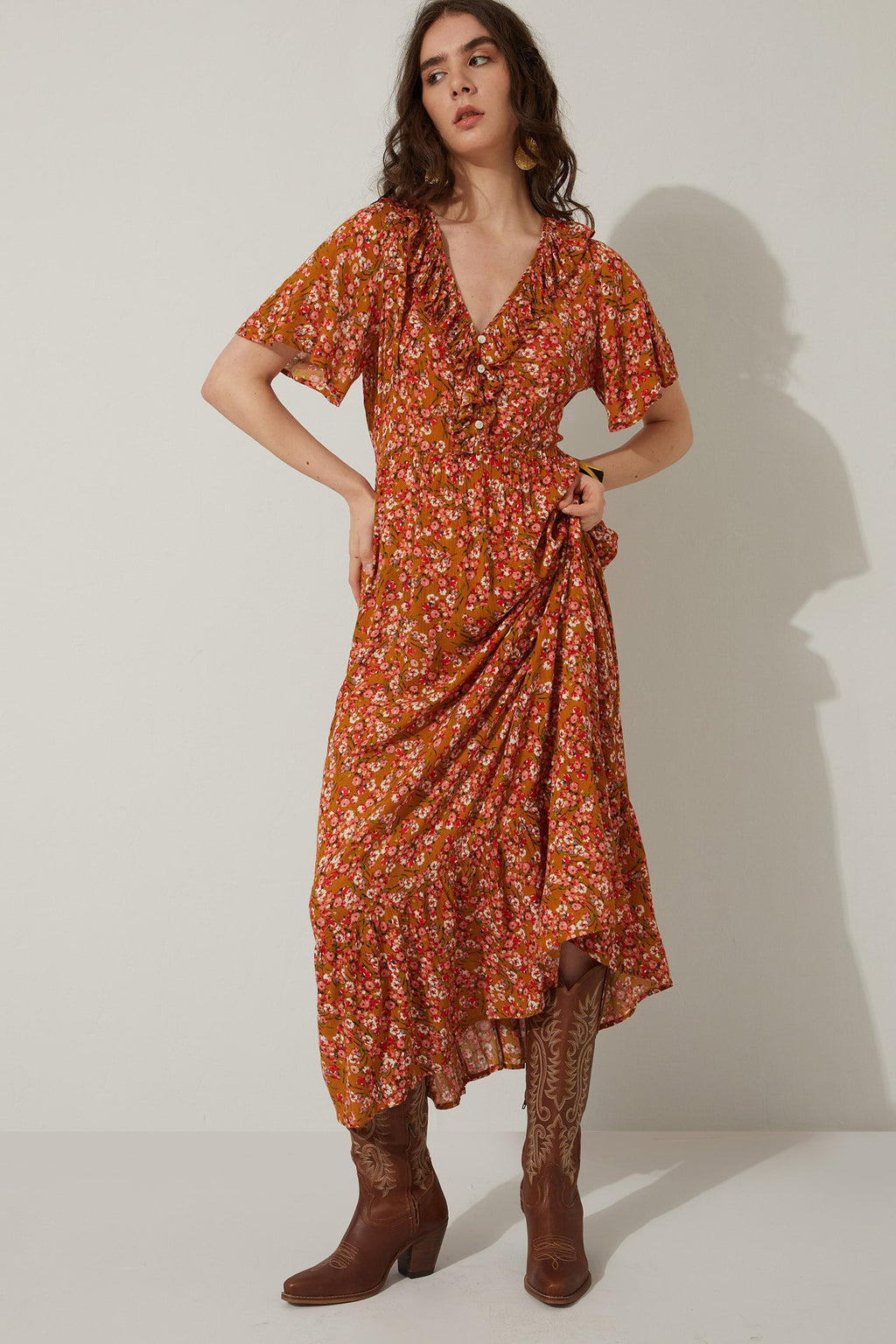 Robe Bohera Bernadette à volants floraux au niveau du col