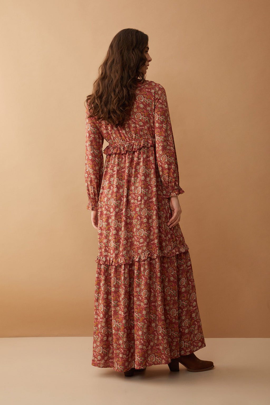 Robe Camille à col en V et volants Bohera