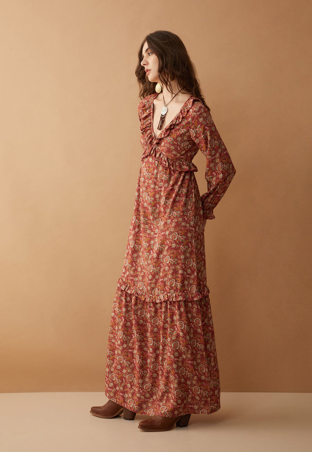 Robe Camille à col en V et volants Bohera