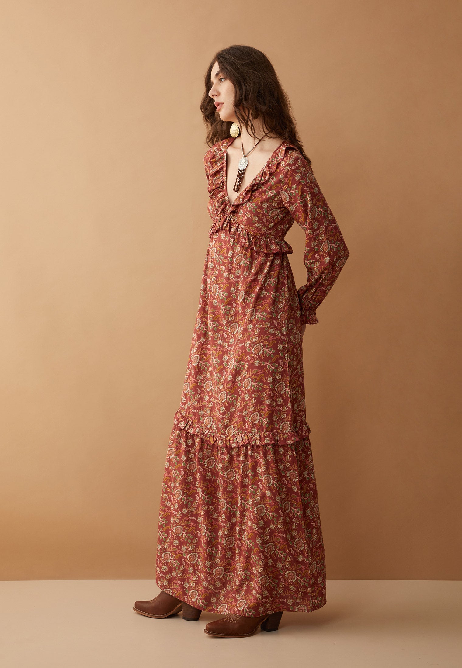 Robe Camille à col en V et volants Bohera