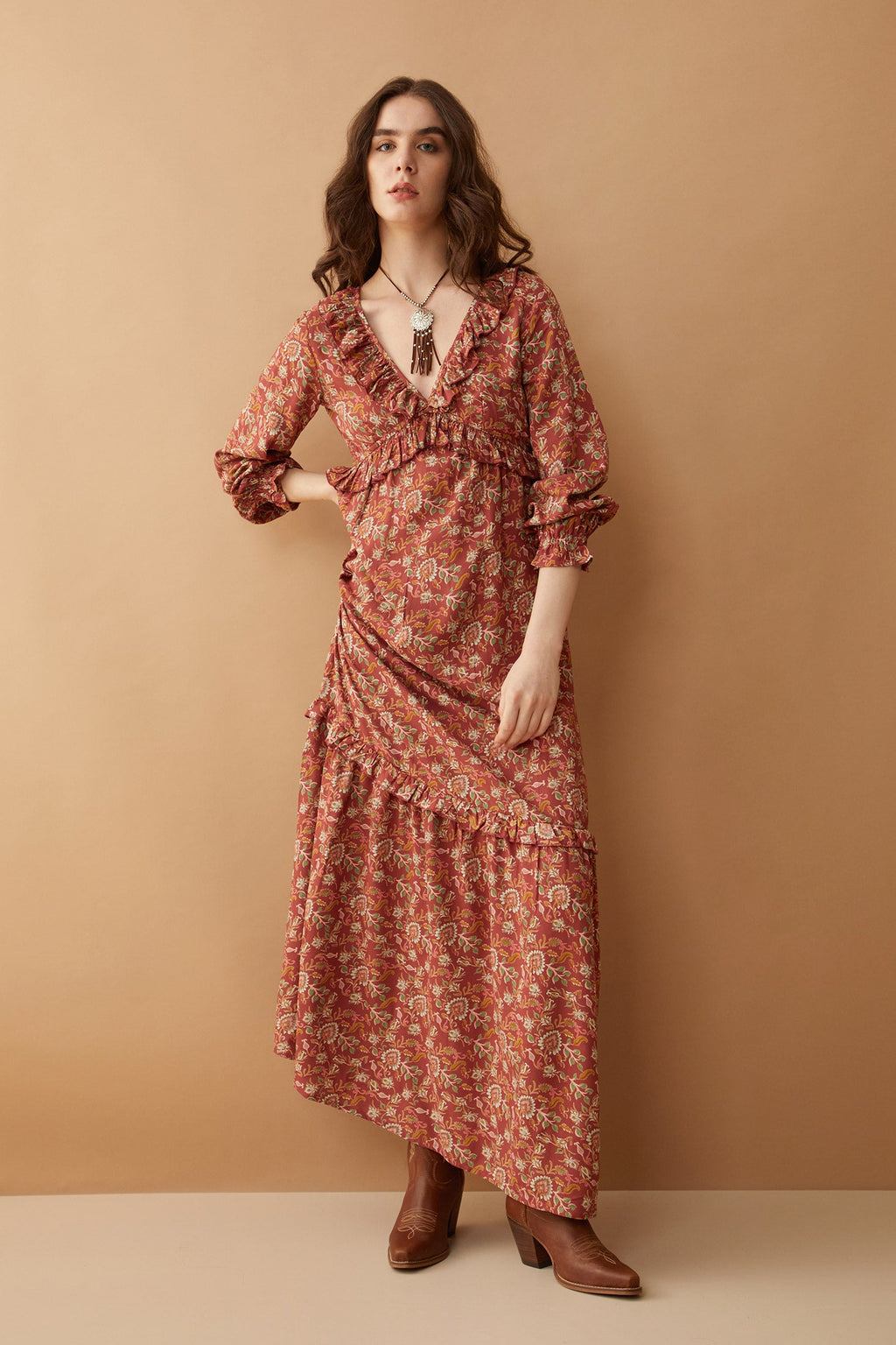 Robe Camille à col en V et volants Bohera