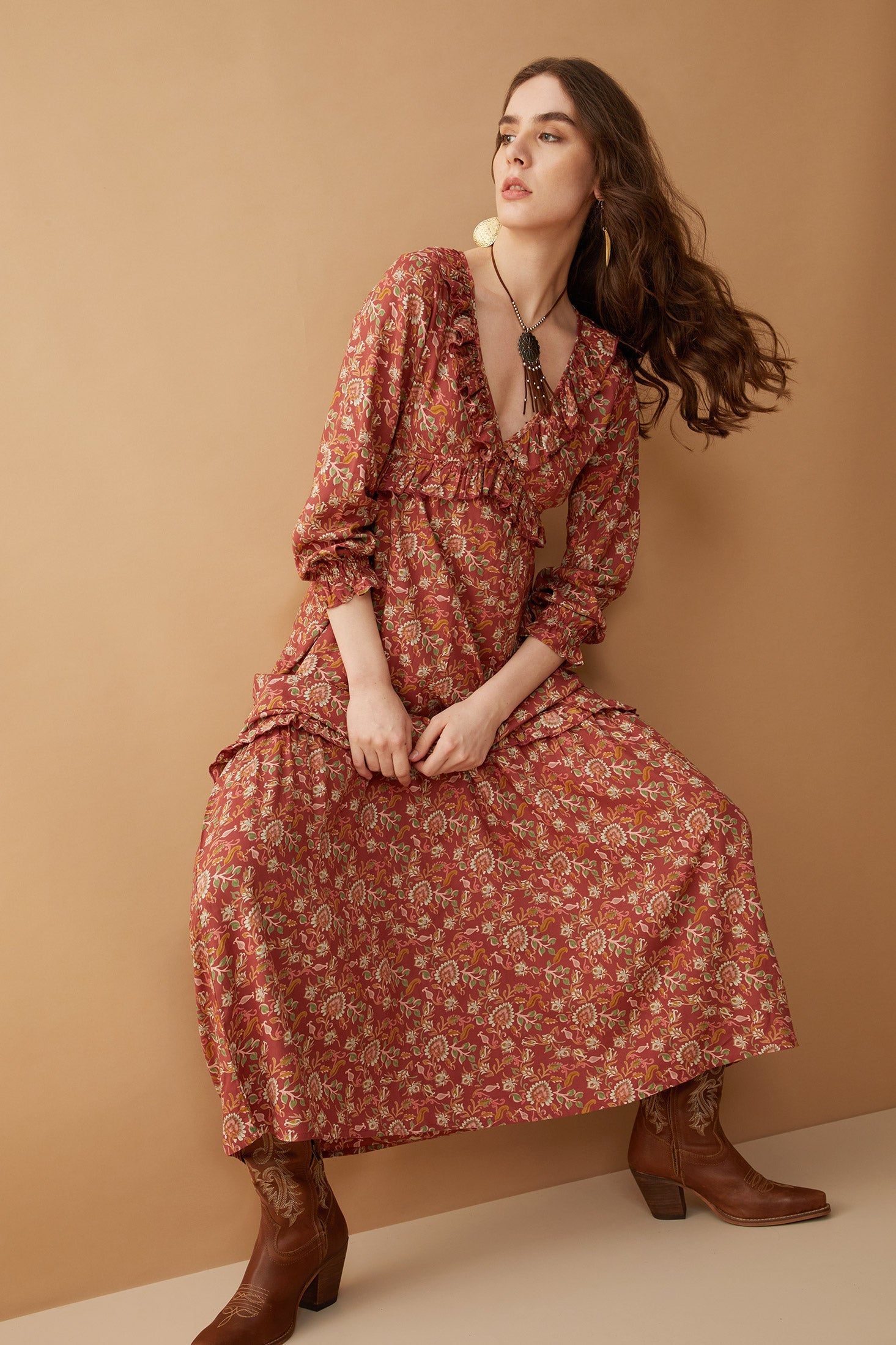 Robe Camille à col en V et volants Bohera
