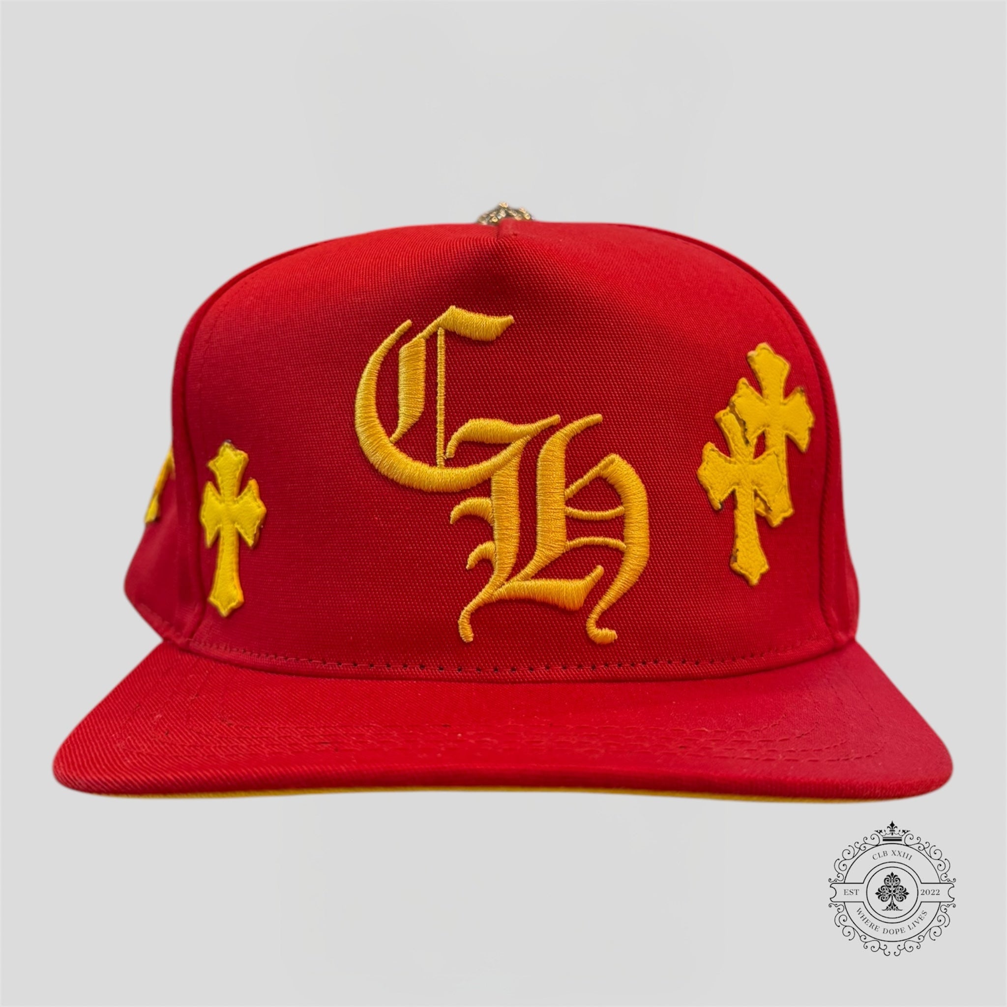 Casquette Chrome Hearts à croix brodées rouge et jaune