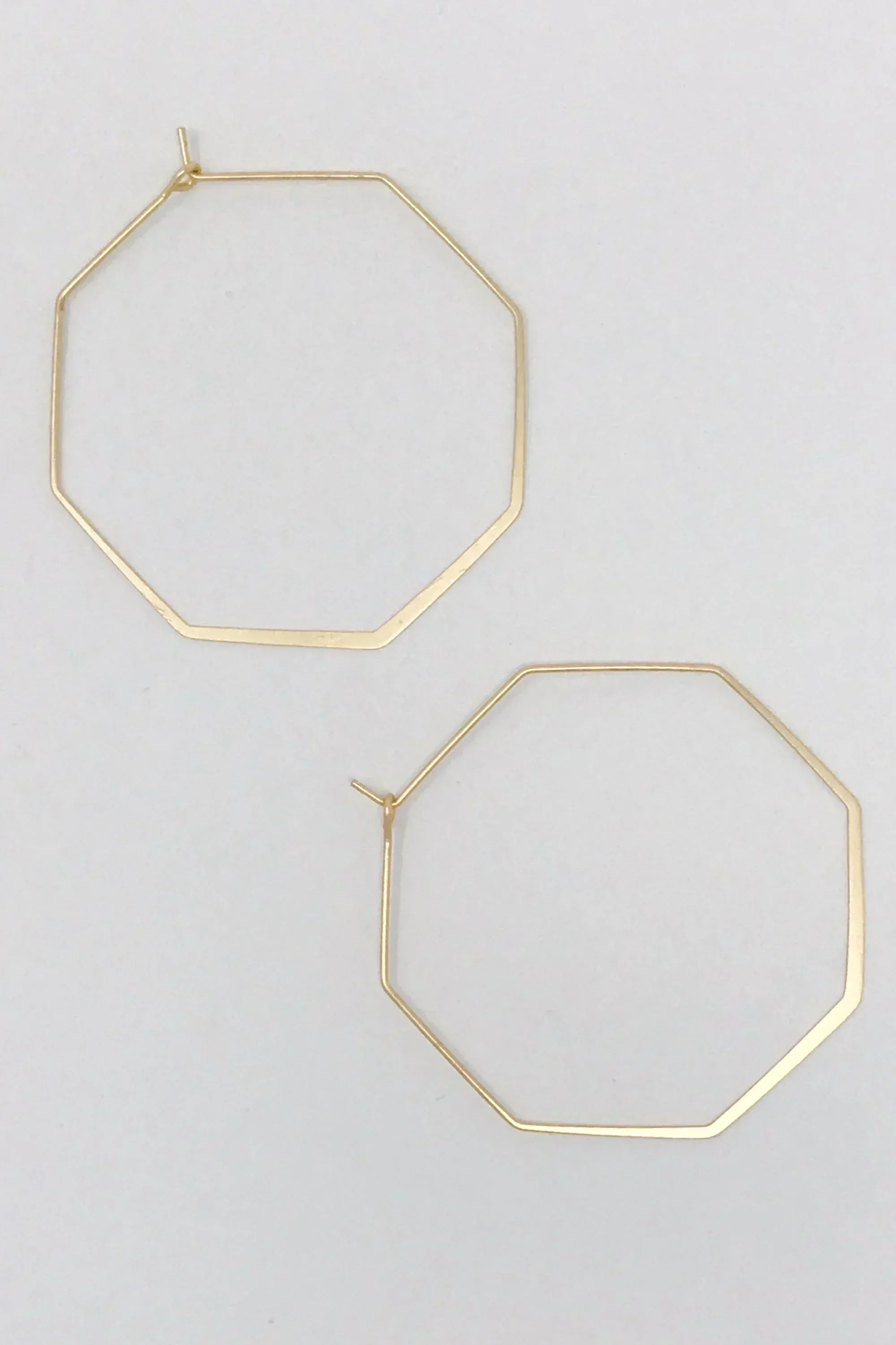 Petites boucles d'oreilles créoles octogonales élégantes