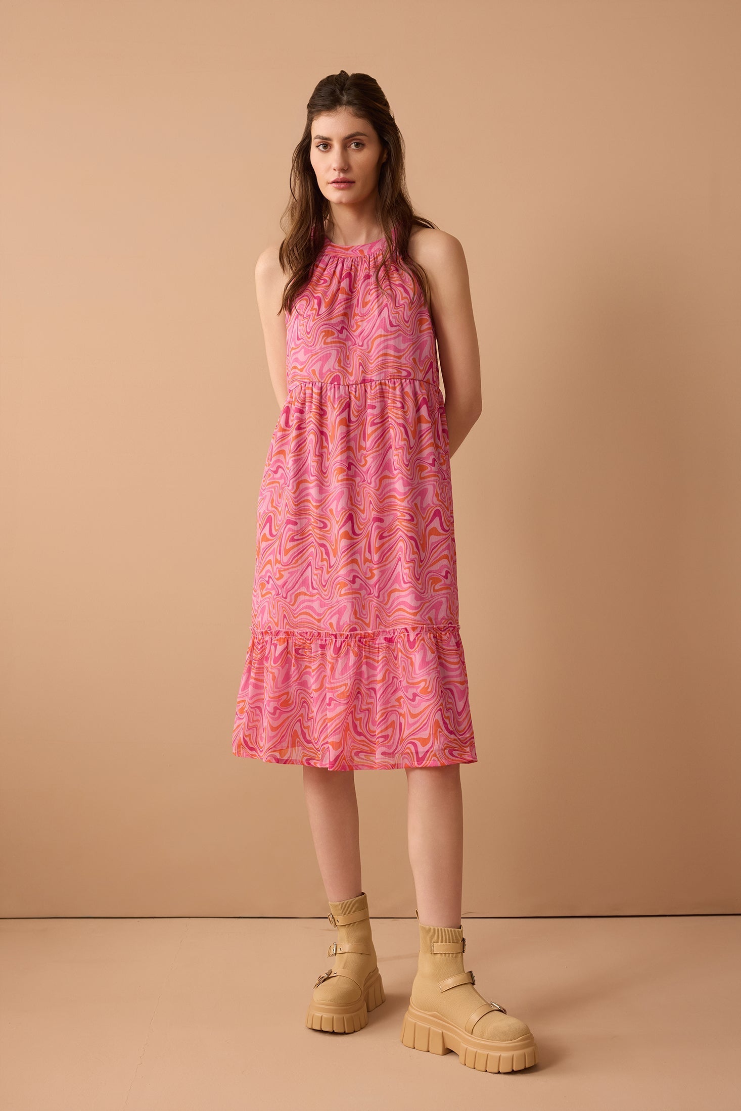 Robe Goldie Mod à encolure dos nu rose