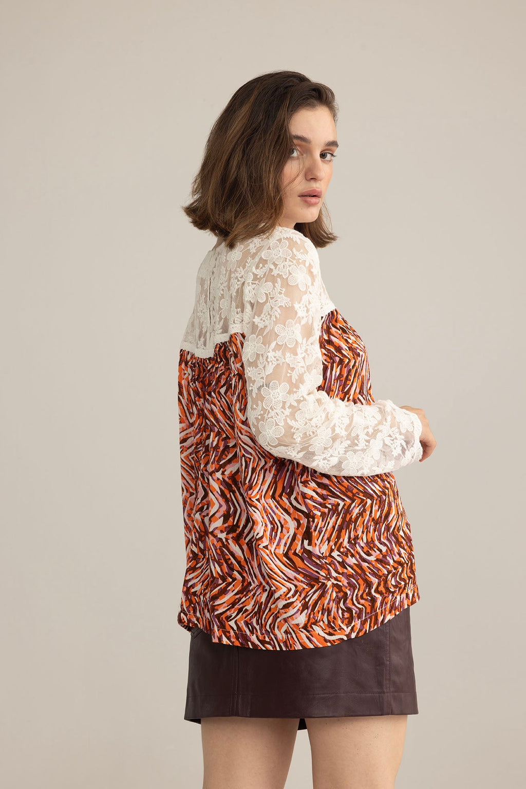 Haut en dentelle Tigerlily à imprimé multicolore