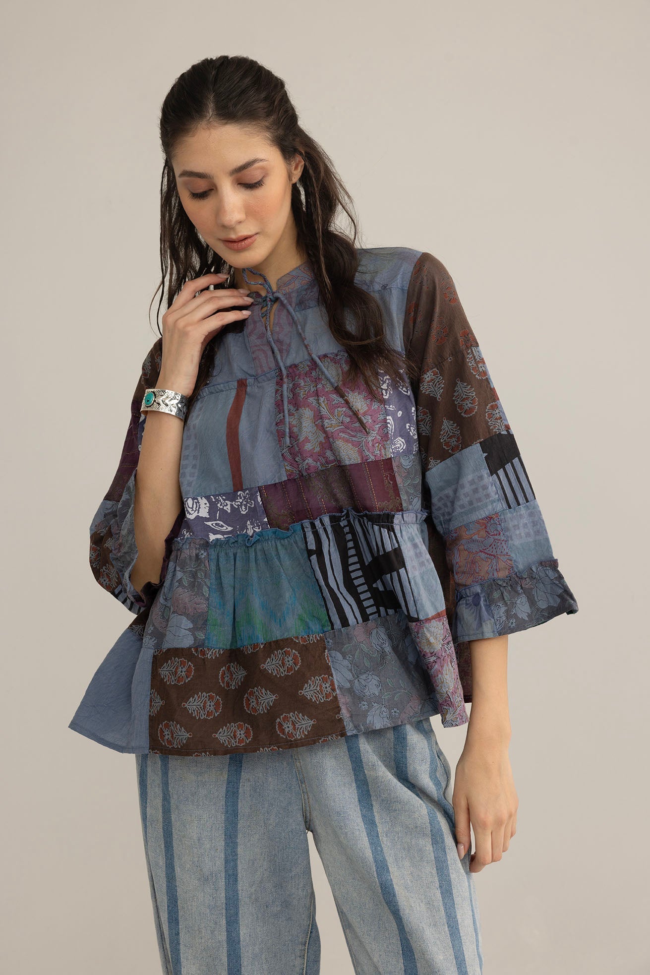 Haut patchwork Bohera motifs épicés entremêlés, coloris rouge caravane