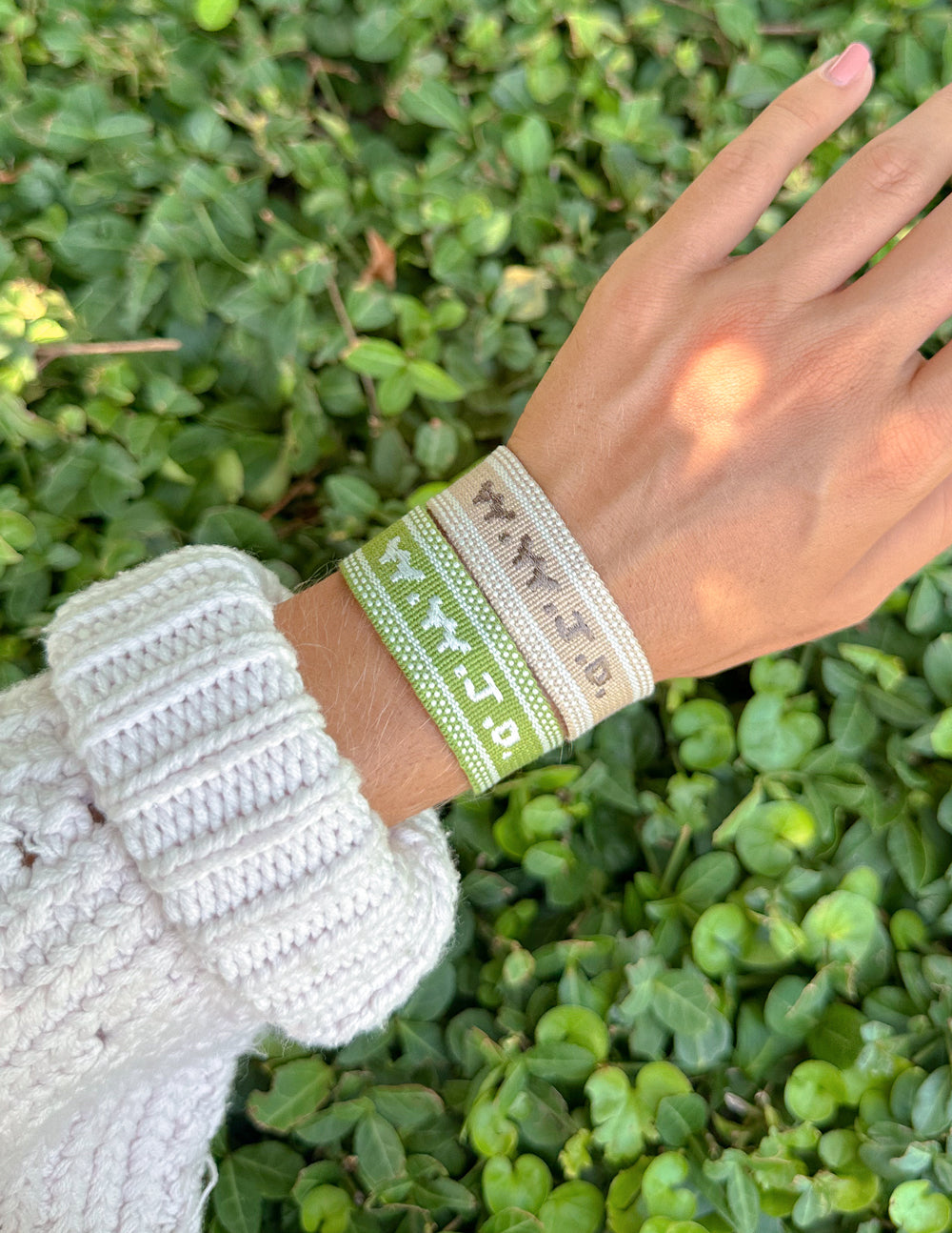 Bracelet brodé WWJD beige