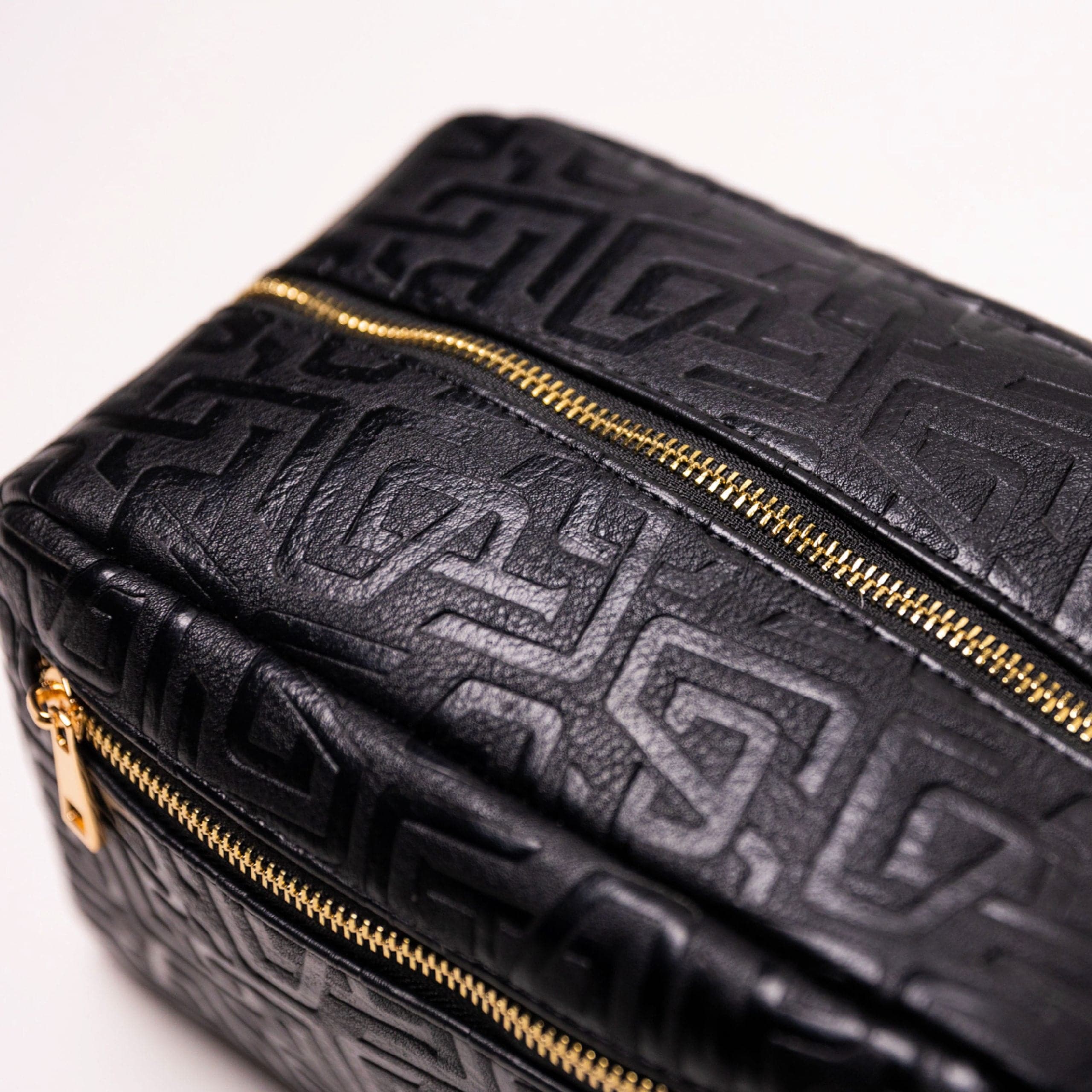 Trousse de Toilette en Cuir Monogramme Noir